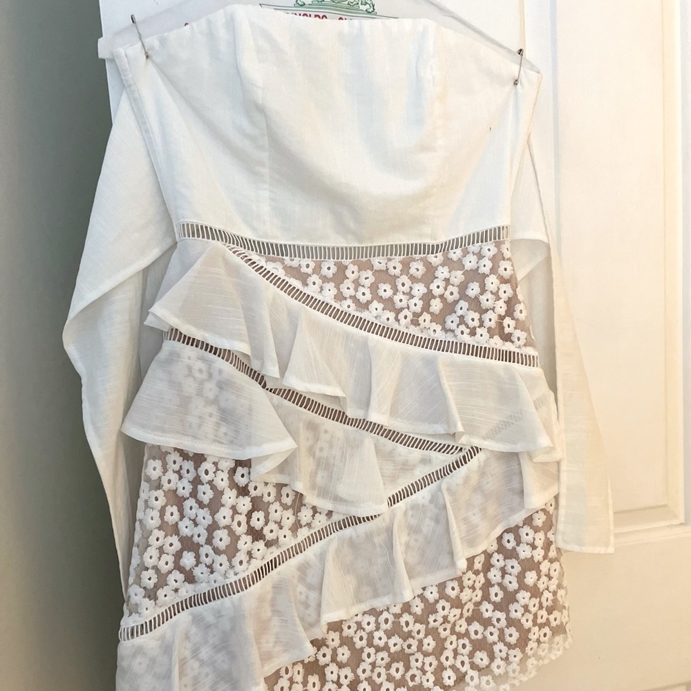 Boutique Strapless Flower White Dress